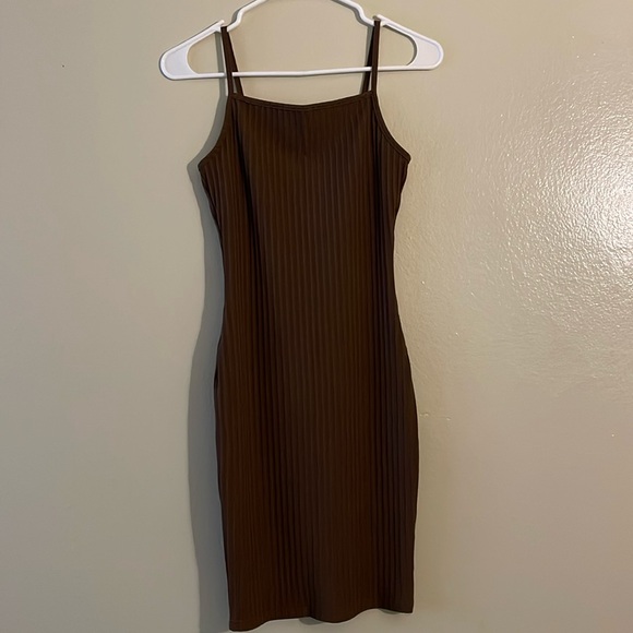 Dress 👗 size small, color brown, pre-owner, Excellent condition. - Picture 3 of 3